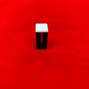 micro cuvette with black walls and lid