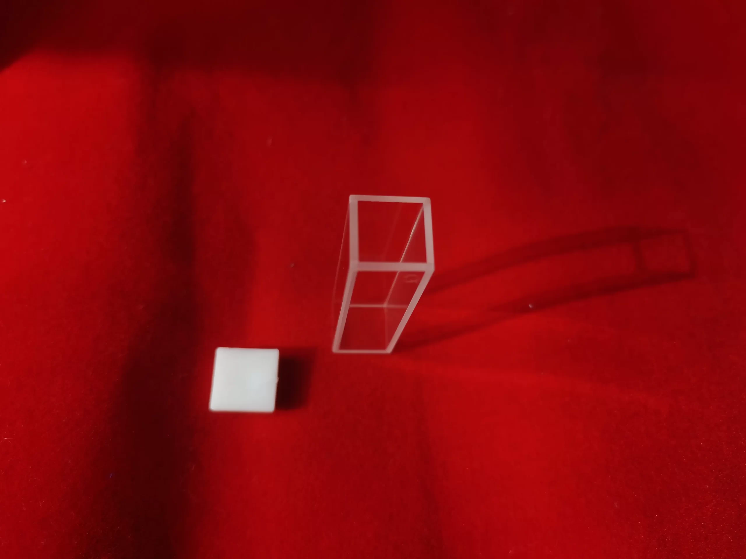 standard fluorescence cuvette with lid