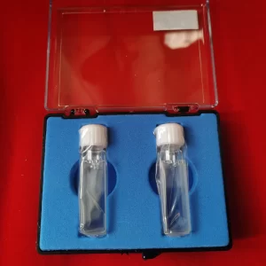 Quartz rectangular cuvette with screw cap